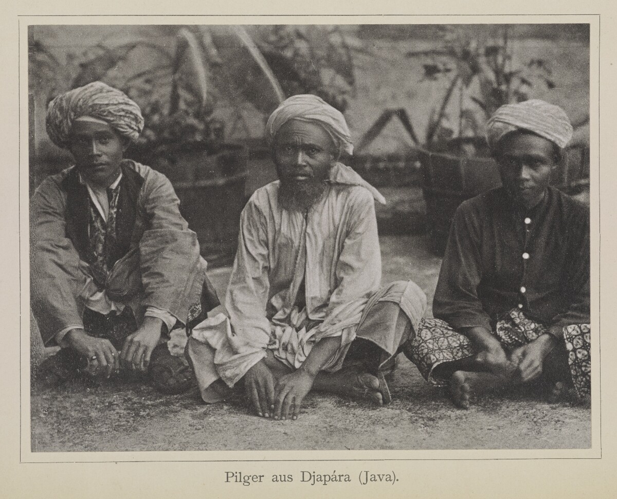 'Pilger aus Djapára'. Photographer: Christiaan Snouck Hurgronje [&lrm;23r-c] (1/1)