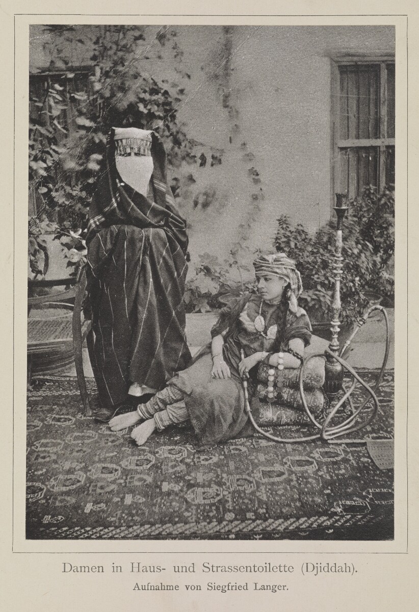 'Damen in Haus- und Strassentoilette (Djiddah)'. Photographer: Siegfried Langer [&lrm;27r-d] (1/1)